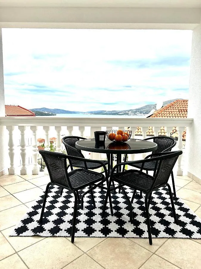 Apartments Imperium Trogir 0*,